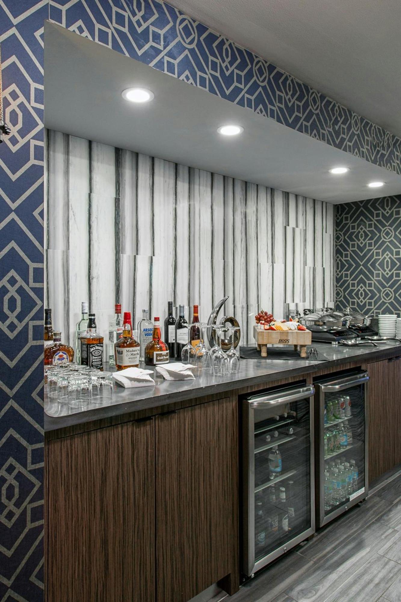 Airport Marriott Hotel 3*